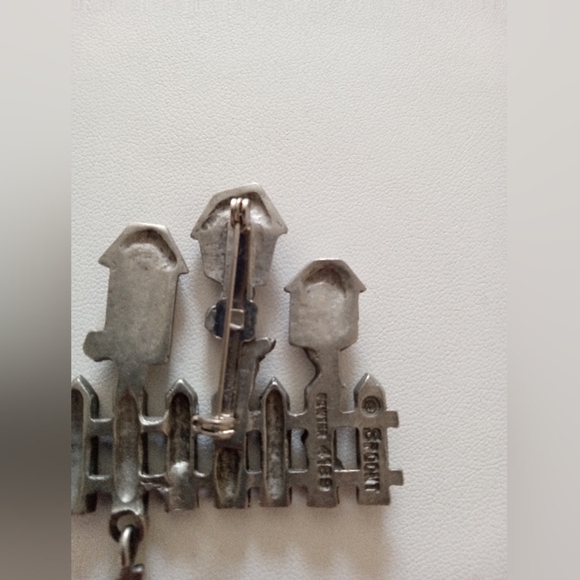 Spoontiques Pewter Birdhouse Brooch - Picture 3 of 3